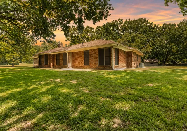 Photo 4 of Single family home for sale at 415 Fm 1708, Weatherford, TX 76087 | MLS# 21290187 | Listing updated on 2026-09-25