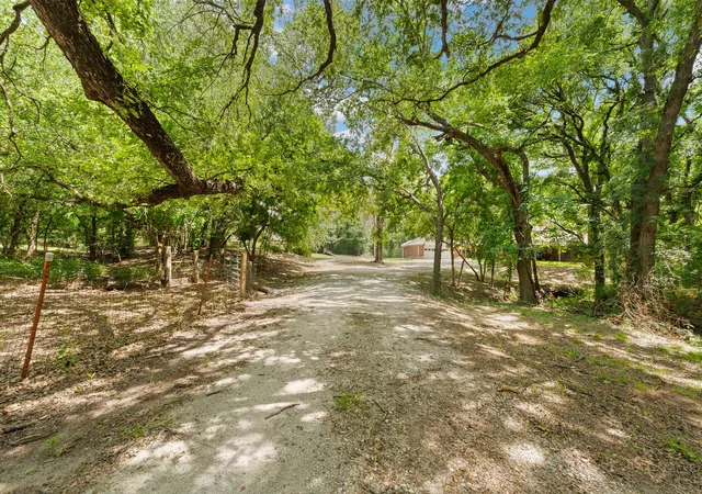 Photo 3 of Single family home for sale at 415 Fm 1708, Weatherford, TX 76087 | MLS# 21290187 | Listing updated on 2026-09-25