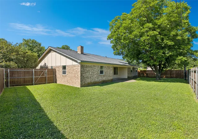 Homes for sale in North Richland Hills, TX | 7625 Circle Dr, North Richland Hills, TX 76180 | MLS# 21287898