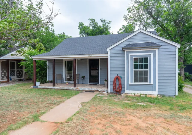 Homes for sale in Abilene, TX | 1925 Chestnut St, Abilene, TX 79602 | MLS# 21277177