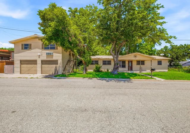 Photo 1 of Single family home for sale at 1571 W Ash St, Stephenville, TX 76401 | MLS# 21290313 | Listing updated on 2026-09-21