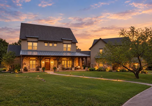 Photo 1 of Single family home for sale at 206 Rodeo Dr, Azle, TX 76020 | MLS# 21288195 | Listing updated on 2026-10-07