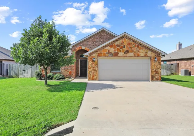 Homes for sale in Tioga, TX | 1208 Mary Ann Ct, Tioga, TX 76271 | MLS# 21291082
