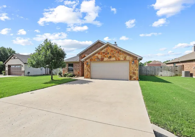 Homes for sale in Tioga, TX | 1208 Mary Ann Ct, Tioga, TX 76271 | MLS# 21291082