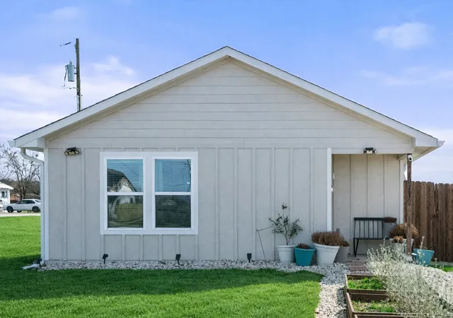 Photo 2 of Single family home for sale at 101 Allie Ct, Itasca, TX 76055 | MLS# 21291094 | Listing updated on 2026-07-28