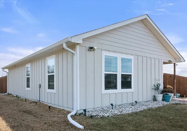 Photo 3 of Single family home for sale at 101 Allie Ct, Itasca, TX 76055 | MLS# 21291094 | Listing updated on 2026-07-28