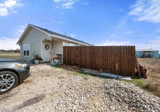 Photo 3 of Single family home for sale at 101 Allie Ct, Itasca, TX 76055 | MLS# 21291094 | Listing updated on 2026-07-28