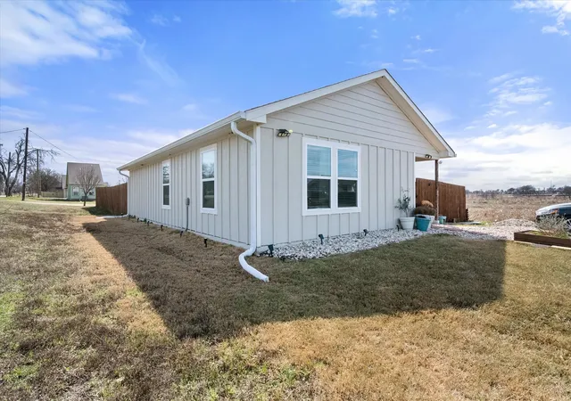 Photo 4 of Single family home for sale at 101 Allie Ct, Itasca, TX 76055 | MLS# 21291094 | Listing updated on 2026-07-28