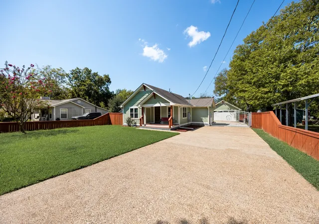 Photo 2 of Single family home for sale at 431 Cockerell St, Eustace, TX 75124 | MLS# 21286697 | Listing updated on 2026-09-26