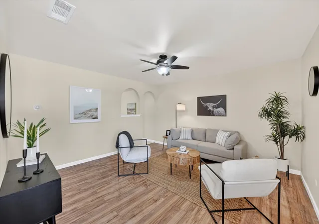 Photo 2 of Sale Pending at 1012 Plover Ln, Arlington, TX 76015 | MLS# 21286215 | Listing updated on 2026-07-09
