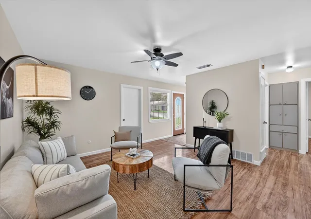 Photo 3 of Sale Pending at 1012 Plover Ln, Arlington, TX 76015 | MLS# 21286215 | Listing updated on 2026-07-09