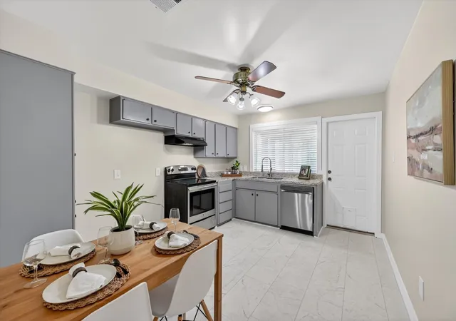 Photo 4 of Sale Pending at 1012 Plover Ln, Arlington, TX 76015 | MLS# 21286215 | Listing updated on 2026-07-09