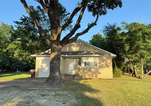 Single family home for sale at 1130 S Buffalo St, Canton, TX 75103 | MLS# 21286916
