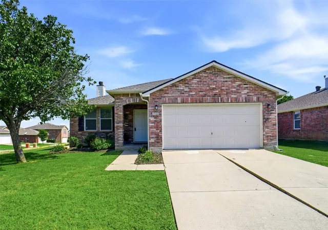 Homes for sale in Little Elm, TX | 1701 Creek Bend Ln, Little Elm, TX 75068 | MLS# 21288474