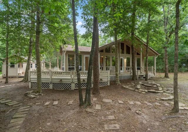 Homes for sale in Holly Lake Ranch, TX | 177 Woodfern Gln, Holly Lake Ranch, TX 75765 | MLS# 21287763