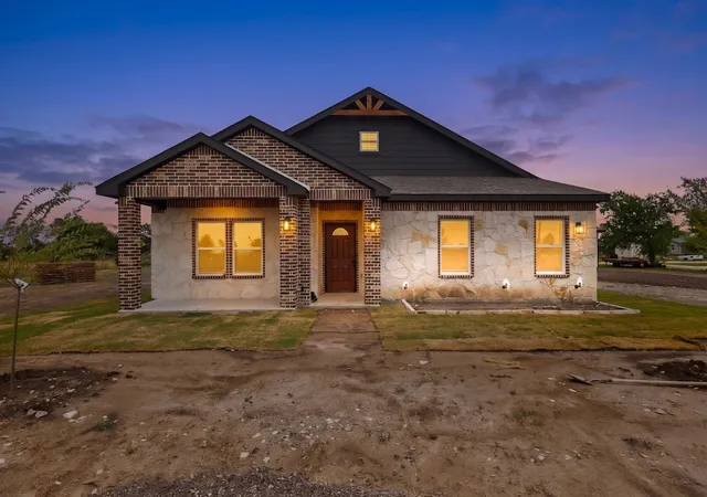 Homes for sale in Valley View, TX | 749 J L Dr, Valley View, TX 76272 | MLS# 21291154