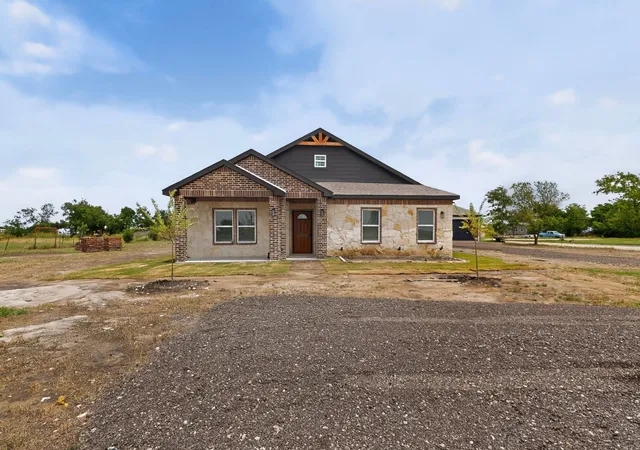 Homes for sale in Valley View, TX | 749 J L Dr, Valley View, TX 76272 | MLS# 21291154