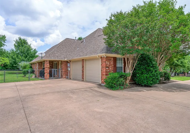 Photo 3 of Single family home for sale at 39 Preakness Pl Rd, Van Alstyne, TX 75495 | MLS# 21283354 | Listing updated on 2026-08-20