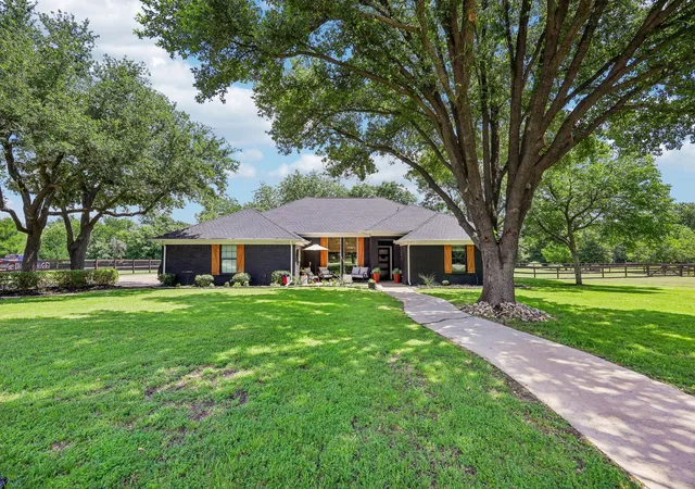 Homes for sale in Copper Canyon, TX | 925 Meadow Dr, Copper Canyon, TX 75077 | MLS# 21290820