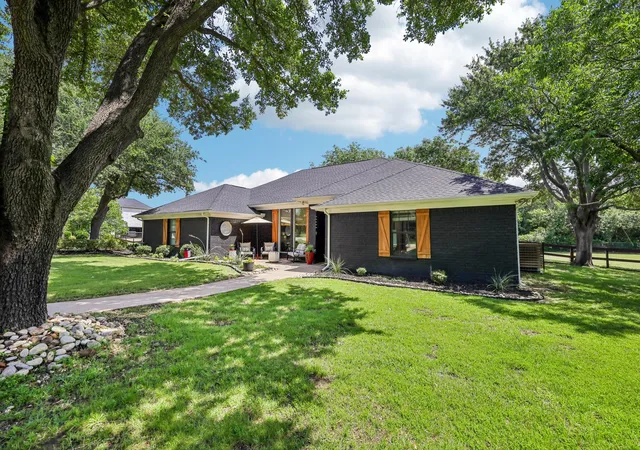 3rd image of 925 Meadow Dr, Copper Canyon, TX 75077 | MLS# 21290820