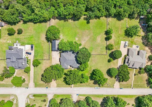 Homes for sale in Copper Canyon, TX | 925 Meadow Dr, Copper Canyon, TX 75077 | MLS# 21290820