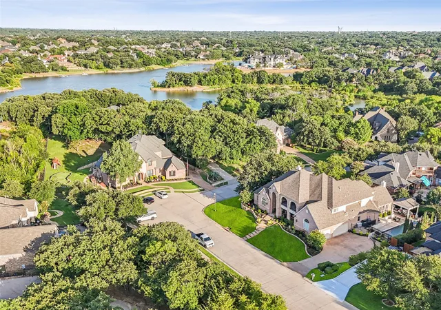 Homes for sale in Highland Village, TX | 3113 Overlook Cir, Highland Village, TX 75077 | MLS# 21262647