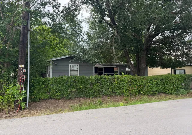 Photo 3 of Sale Pending at 519 New Hope St, Terrell, TX 75160 | MLS# 21291229 | Listing updated on 2026-07-27