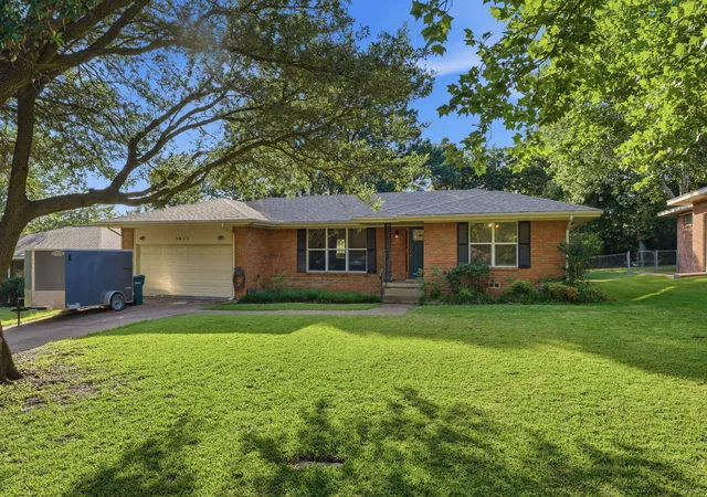 Photo 1 of Single family home for sale at 1411 Robin Dr, Sherman, TX 75092 | MLS# 21288647 | Listing updated on 2026-08-17