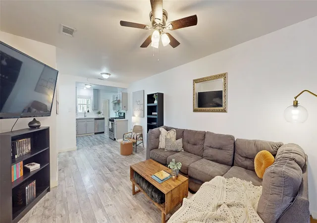 Photo 3 of Single family home for sale at 922 Tamara Ln, Grand Prairie, TX 75051 | MLS# 21290964 | Listing updated on 2026-08-03