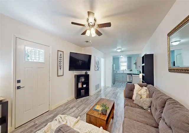 Photo 3 of Single family home for sale at 922 Tamara Ln, Grand Prairie, TX 75051 | MLS# 21290964 | Listing updated on 2026-08-03