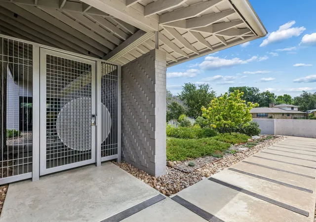 Photo 3 of Sale Pending at 11057 Mandalay Dr, Dallas, TX 75228 | MLS# 21290381 | Listing updated on 2026-08-30