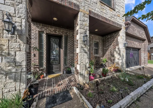 Photo 3 of Single family home for sale at 800 Goose Ct, Forney, TX 75126 | MLS# 21288070 | Listing updated on 2026-09-27