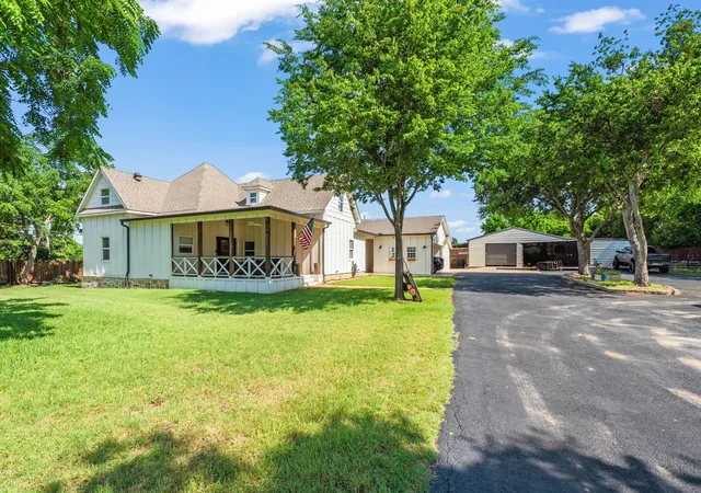 Homes for sale in Gunter, TX | 518 E College St, Gunter, TX 75058 | MLS# 21288384