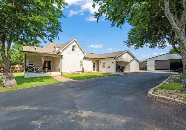 Homes for sale in Gunter, TX | 518 E College St, Gunter, TX 75058 | MLS# 21288384