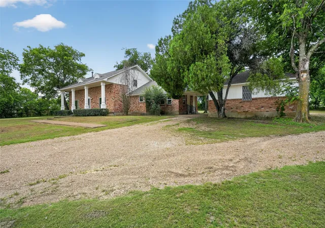 Homes for sale in Glenn Heights, TX | 928 E Bear Creek Rd, Glenn Heights, TX 75154 | MLS# 21291296