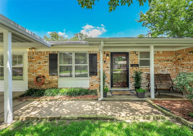 Photo 3 of Sale Pending at 114 N Imperial Dr, Denison, TX 75020 | MLS# 21280793 | Listing updated on 2026-08-19