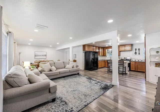 Photo 3 of Sale Pending at 114 N Imperial Dr, Denison, TX 75020 | MLS# 21280793 | Listing updated on 2026-08-19
