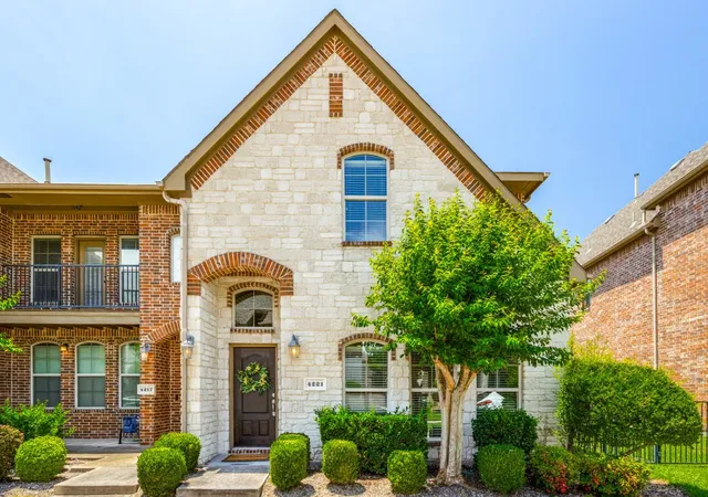 Homes for sale in Carrollton, TX | 4221 Comanche Dr, Carrollton, TX 75010 | MLS# 21290331