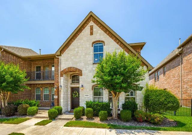 Homes for sale in Carrollton, TX | 4221 Comanche Dr, Carrollton, TX 75010 | MLS# 21290331