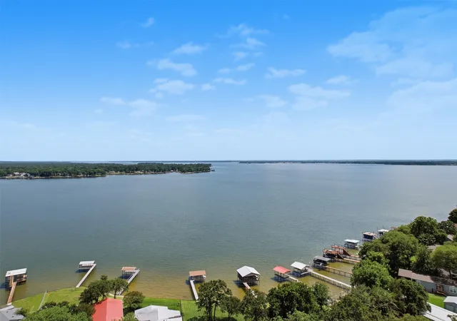 Photo 1 of Single family home for sale at 222 Wedgewood Dr, Mabank, TX 75156 | MLS# 21291012 | Listing updated on 2026-07-18