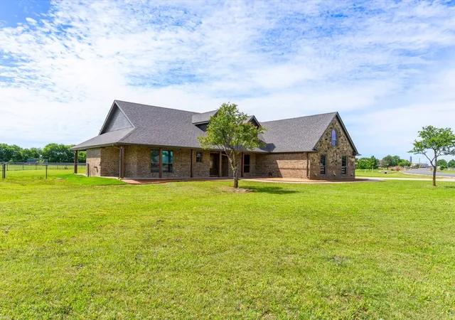 Photo 3 of Sale Pending at 2641 Purple Sage Trl, Fort Worth, TX 76179 | MLS# 21287331 | Listing updated on 2026-07-26