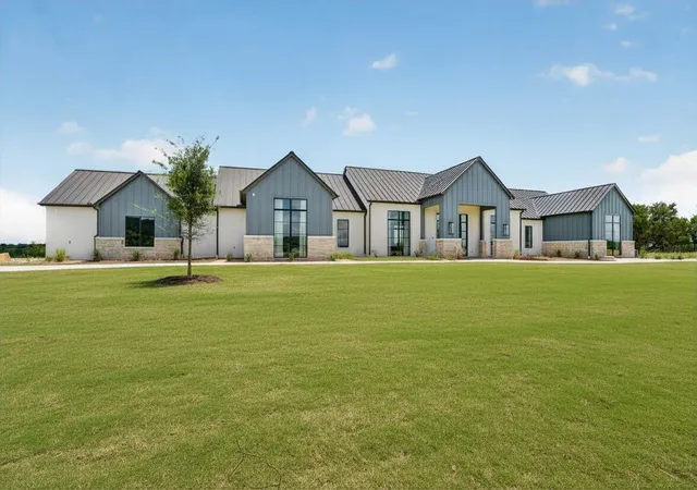 Photo 1 of Single family home for sale at 220 Cavalier Ct, Strawn, TX 76475 | MLS# 21288981 | Listing updated on 2026-10-05