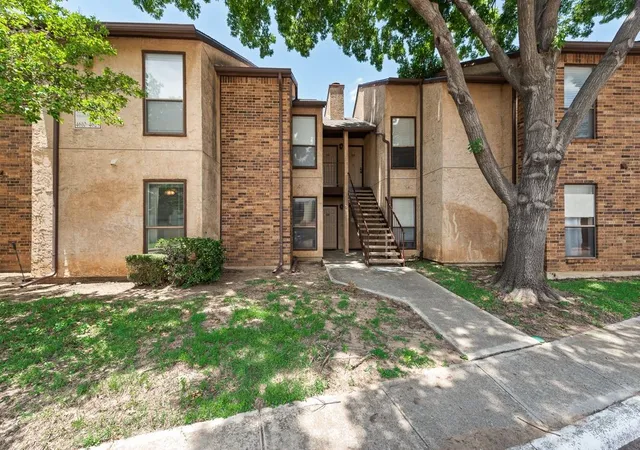 Photo 1 of Condo for sale at 2014 Willoughby Ln #4612, Arlington, TX 76011 | MLS# 21290042 | Listing updated on 2026-08-22