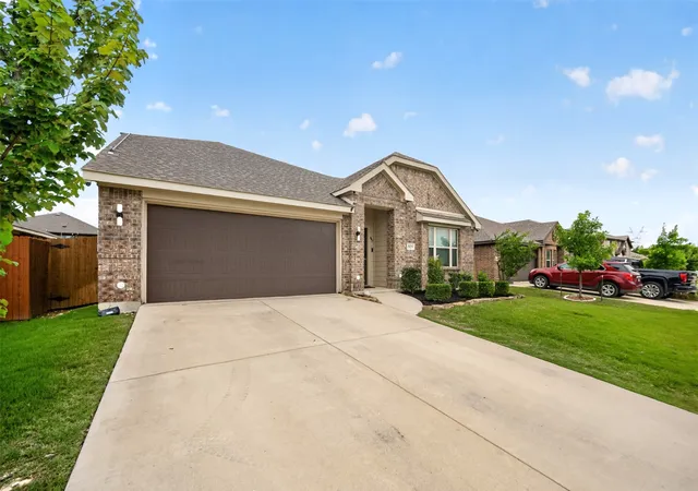 Photo 3 of Single family home for sale at 809 Cloverwood Dr, Crowley, TX 76036 | MLS# 21287249 | Listing updated on 2026-07-14