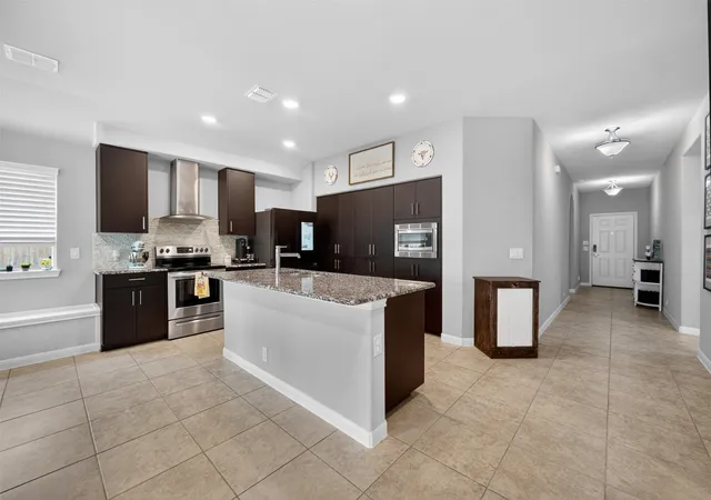 Photo 3 of Single family home for sale at 809 Cloverwood Dr, Crowley, TX 76036 | MLS# 21287249 | Listing updated on 2026-07-14