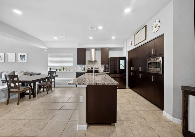 Photo 4 of Single family home for sale at 809 Cloverwood Dr, Crowley, TX 76036 | MLS# 21287249 | Listing updated on 2026-07-14