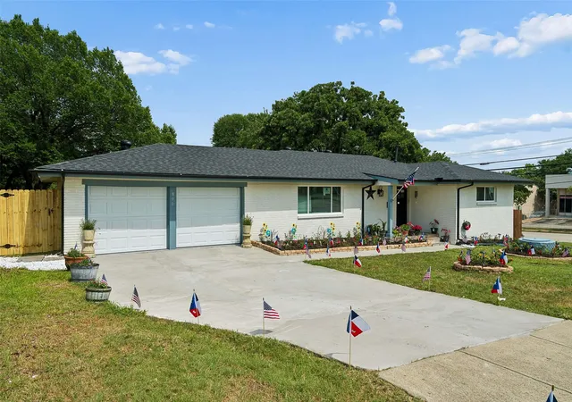 Homes for sale in Bedford, TX | 800 Lee Dr, Bedford, TX 76022 | MLS# 21291400