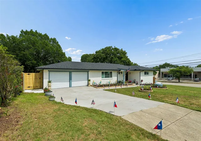 Homes for sale in Bedford, TX | 800 Lee Dr, Bedford, TX 76022 | MLS# 21291400