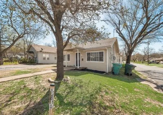 Photo 1 of Single family home for sale at 930 W Freeman St, Sherman, TX 75092 | MLS# 21291431 | Listing updated on 2026-07-10