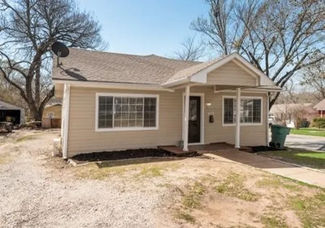 Photo 2 of Single family home for sale at 930 W Freeman St, Sherman, TX 75092 | MLS# 21291431 | Listing updated on 2026-07-10